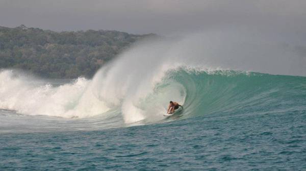 Surf Camp Panaitan